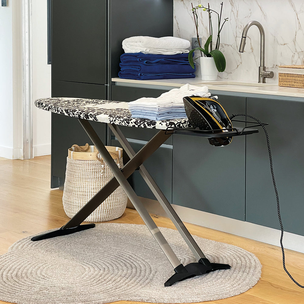 Planche Repasser Pliable TIFFANY Aluminium 130x47cm | Centrale Vapeur KITCHEN-MOVE.COM Planche Repasser Pliable TIFFANY Aluminium 130x47cm | Centrale Vapeur KITCHEN-MOVE.COM