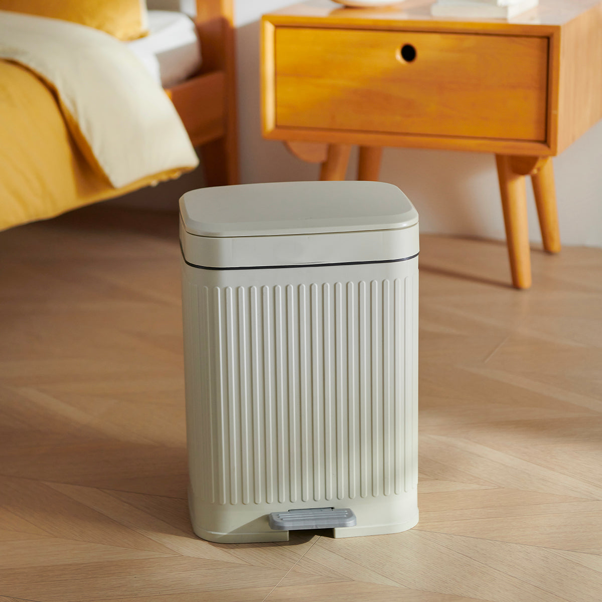 air trash pedal Poubelle à pédale AURA 12L blanc rectangulaire compacte – Kitchen Move – KITCHEN-MOVE.COM